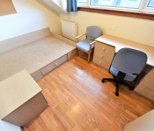 6 bedroom House in Ashville Grove, Leeds - Photo 3