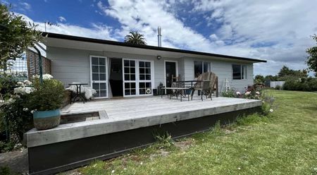 Private, Peaceful and Picture-Perfect — 3 Bedrooms + Large Carport - Photo 4