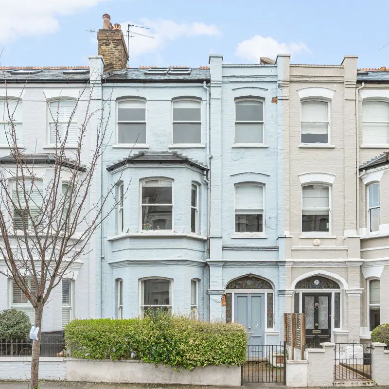 2 bedroom flat in Fulham - Photo 1