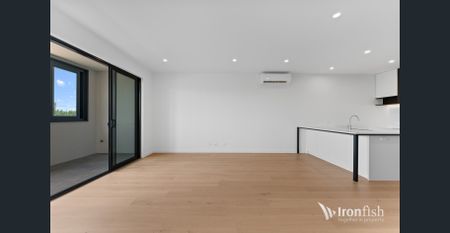 Contemporary North-Facing Townhome with Enclosed Winter Garden Brand New & Light-Filled - Photo 3