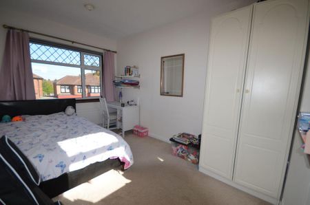 4 bedroom semi-detached house to rent - Photo 4