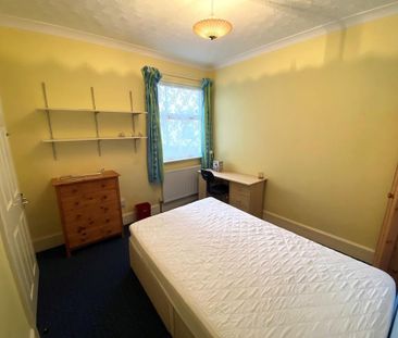 4 bedroom terraced house to rent - Photo 4