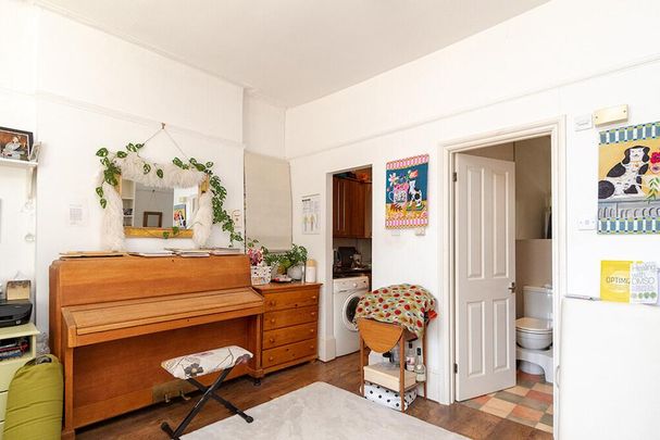 Studio to rent - Photo 1