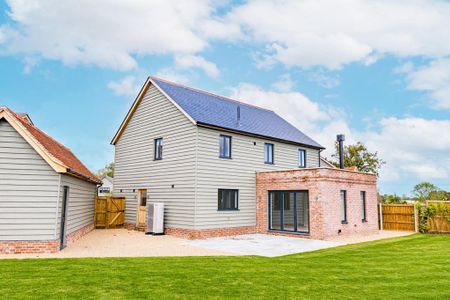 4 bedroom detached house to rent - Photo 3