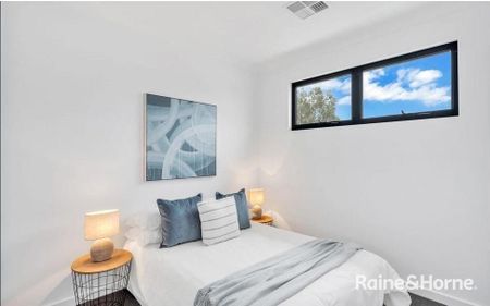 Gorgeous 4 Bedroom Home Plus STUDY! - Photo 5