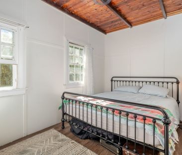 Charming Semi-Furnished Cottage in South Leura - Photo 5