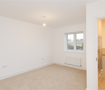 4 bedroom detached house to rent - Photo 4