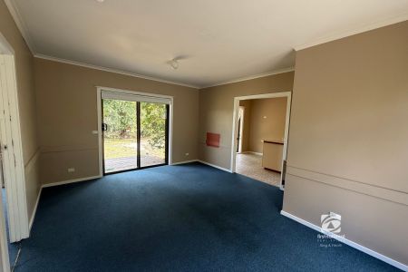 QUIET GARDEN SETTING - Photo 3