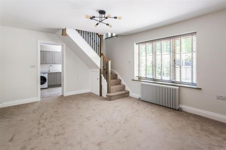 4 bedroom detached house to rent - Photo 2