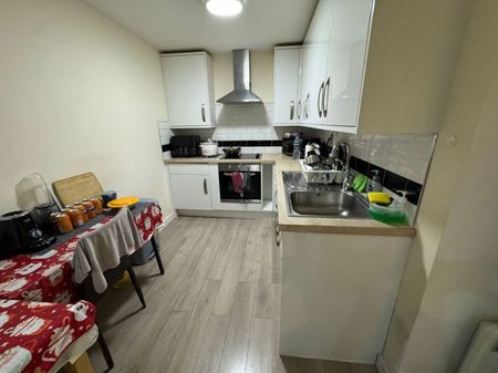 Goodmayes Road, Ilford, London - Photo 5