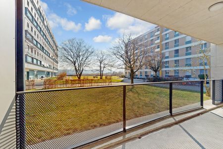 Behind the train station – right at the front! - Photo 5