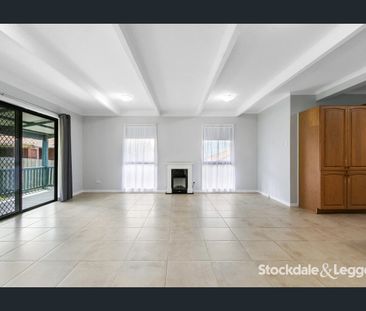 Large Family Living - Photo 2