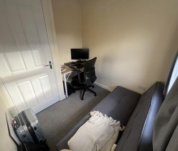 3 bedroom terraced house to rent - Photo 5