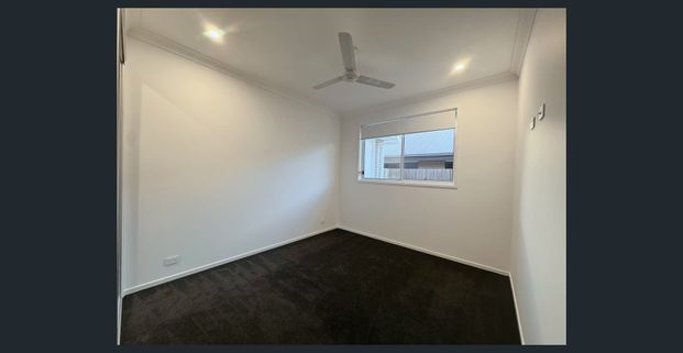 Two Ensuites, Butler’s Pantry & Contemporary Style Throughout - Photo 1