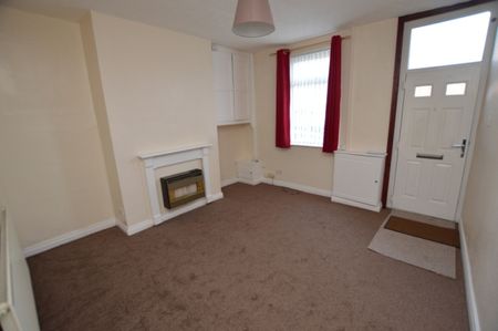 2 Bedroom Terraced House - Photo 2