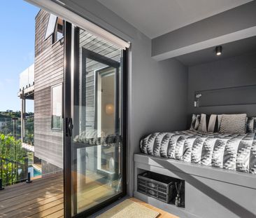 Modern Sophistication Meets Coastal Living, Waiheke Island! - Photo 2
