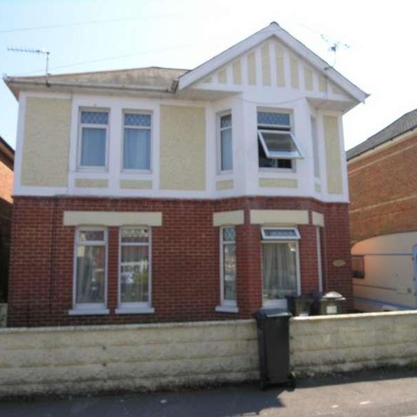 Bedroom Detached House In Charminster, BH9 - Photo 1