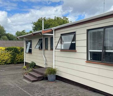 Sunny 3BR Home in Heart of Hairini! - Photo 1