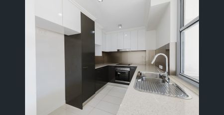 Central, Modern & Secure Apartment - Photo 3