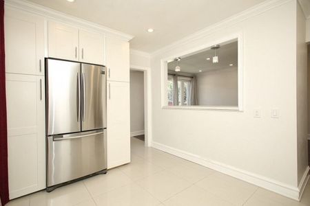 For Lease - 134 Septonne Avenue, Newmarket, Ontario - Photo 4