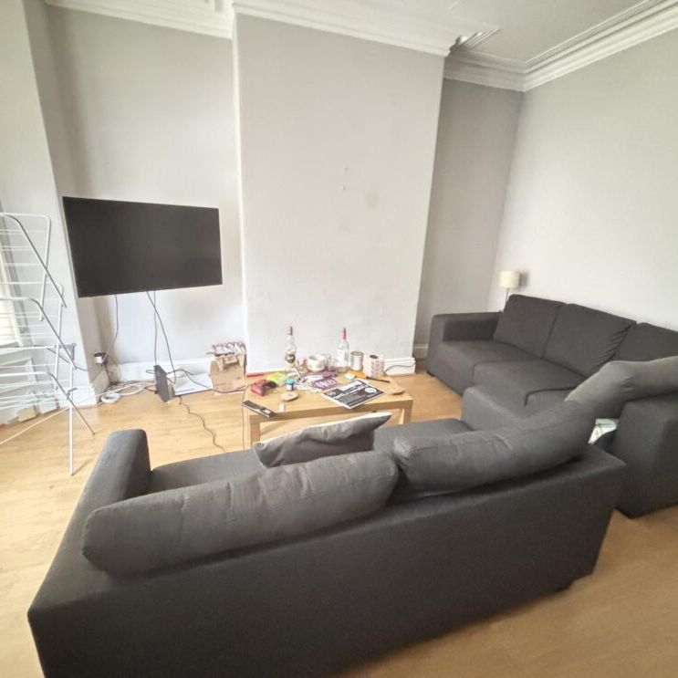 20 Ashville Avenue, Leeds, LS6 1LX - Photo 1