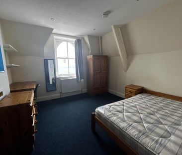 4 bedroom flat to rent - Photo 2