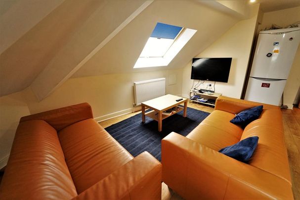 4 bedroom flat to rent - Photo 1