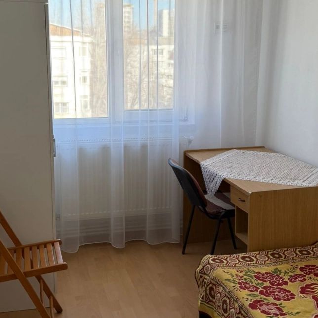 Dacia apartament 57 mp, 3 camere, decomandat, de inchiriat, Coliba Moldovenlior, Cod 162634 - Photo 1
