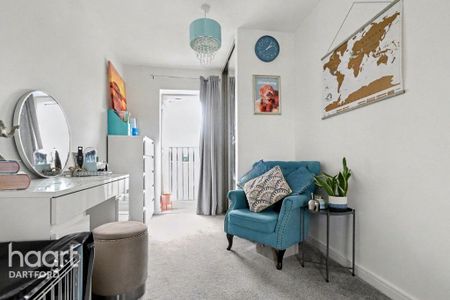 2 bedroom flat to rent - Photo 3