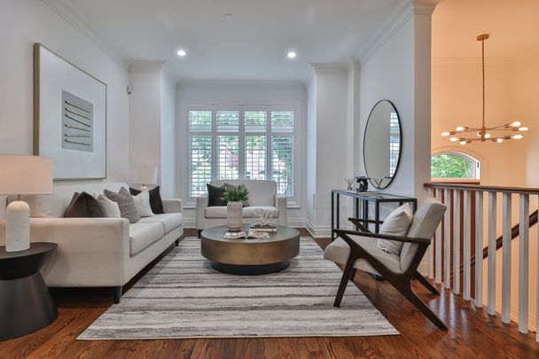 For Lease - 136 Bowood Avenue, Toronto, Ontario - Photo 1