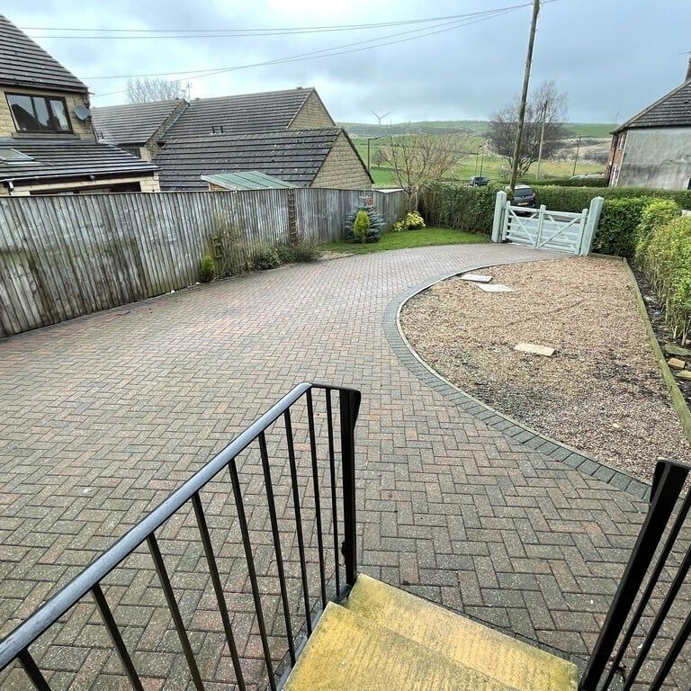 Middlecliffe Drive, Crow Edge - Photo 1