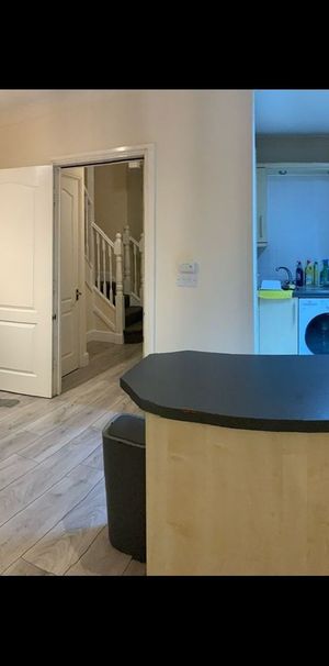 Room in a Shared House, Manchester Road, E14 - Photo 2