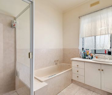 THREE BEDROOM HOUSE - Photo 4