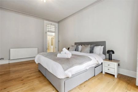 4 bedroom flat in Transept Street - Photo 3