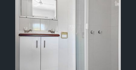 6/447 Esplanade, Torquay, Qld 4655 - Photo 3