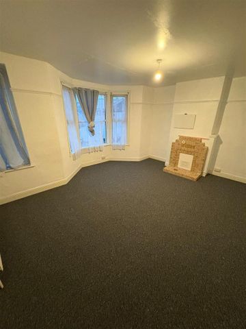 4 bedroom terraced house to rent - Photo 3