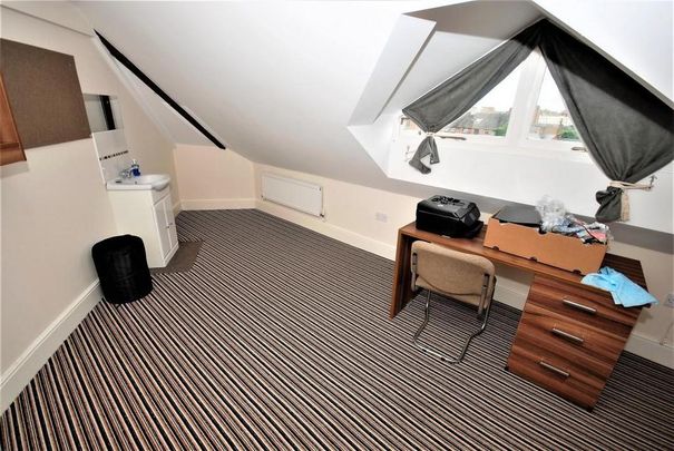 6 bedroom apartment to rent - Photo 1