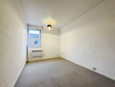 2 bedroom Flat to let - Photo 5