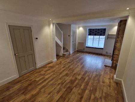 3 bedroom semi-detached house to rent - Photo 4