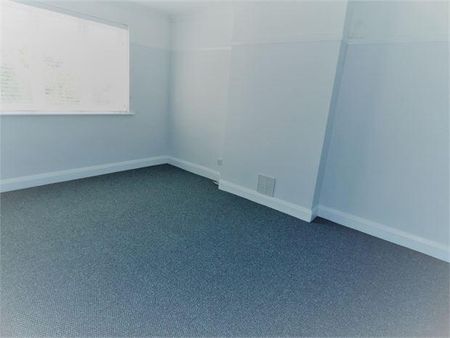 3 bedroom apartment to rent - Photo 4