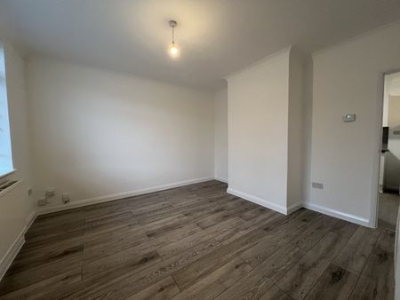 Henslow Way, Woking, Surrey, GU21 - Photo 4