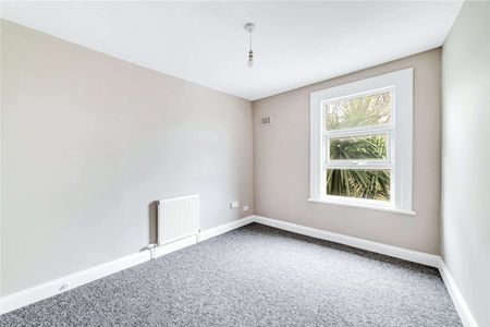 A well presented one bedroom flat set in a prime Acton Vale location - Photo 3
