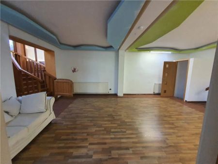 Vilă spațioasă D+P+M zona Terezian, optima gradinita / sediu firma - Fotografie 3