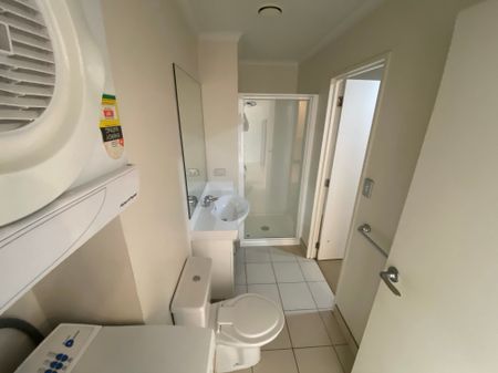 2 Bedroom Newmarket Apartment - Photo 4