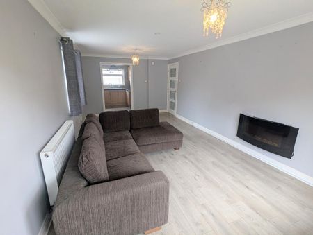 2 bedroom flat to rent - Photo 2