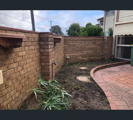 6/429 Griffith Road, Lavington, NSW 2641 - Photo 4