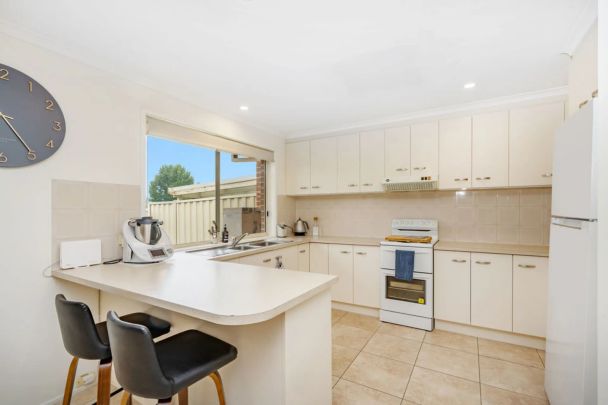 Beautiful Three Bedroom Townhouse - Photo 1