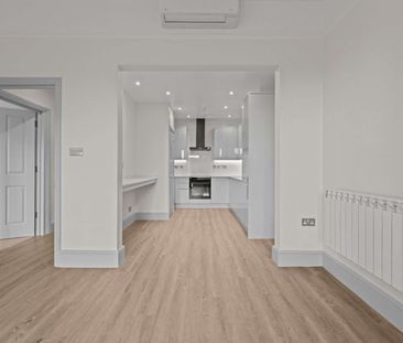 A fully refurbished one bedroom apartment with air conditioning in the heart of Sunningdale. - Photo 3