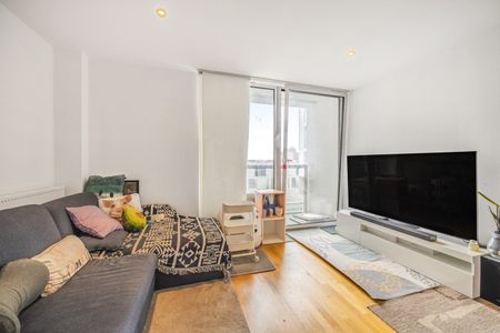 Millharbour, London, E14 - Photo 2