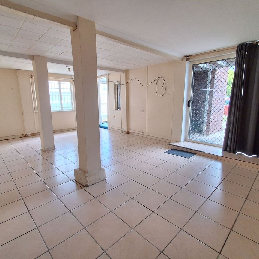 Ground Floor Unit Close to Waterfronts - Photo 1